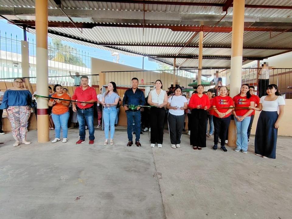 Inauguración del taller Escuela para Padres en Tenampa con autoridades municipales y padres de familia de la escuela Úrsulo Galván.